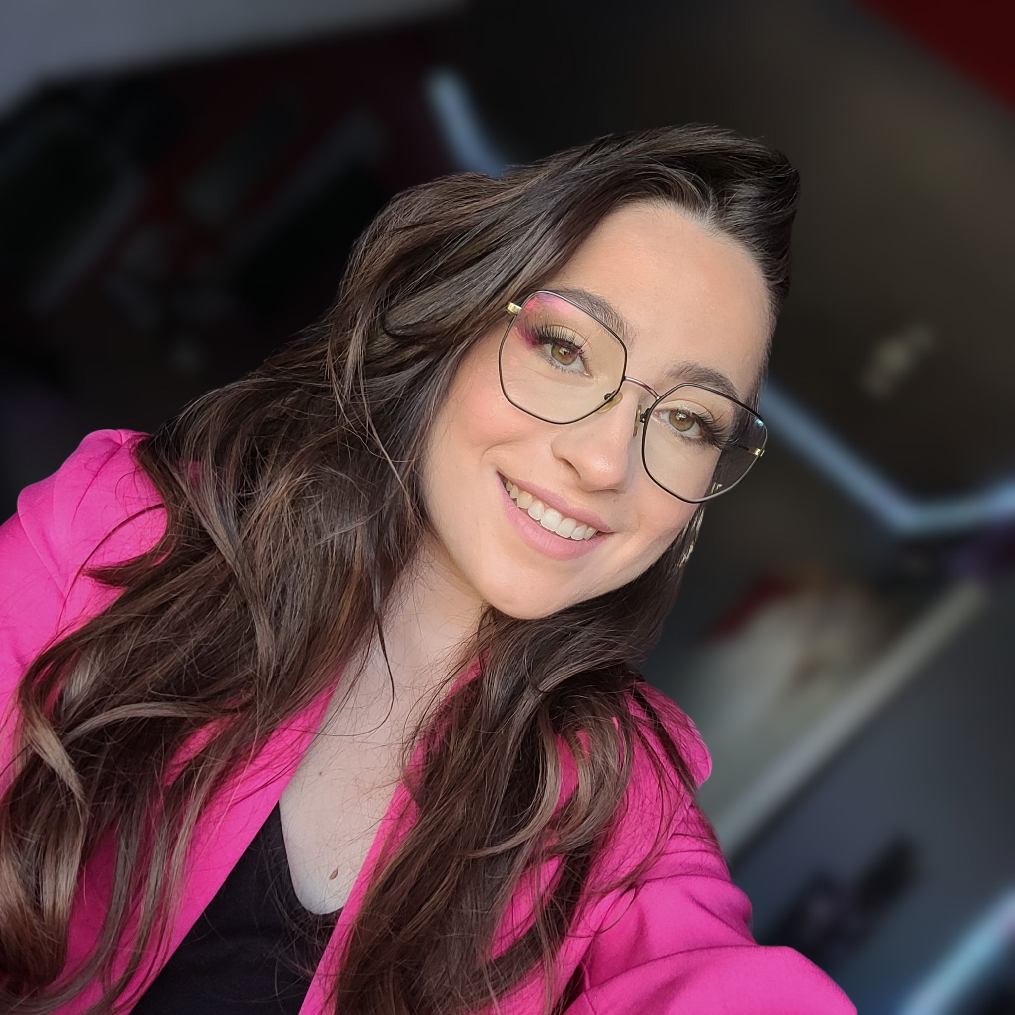 Célia, décoratrice événementielle dans l'Oise - madame fuchsia, spécialisée en décoration sur-mesure pour mariages, événements privés et professionnels 