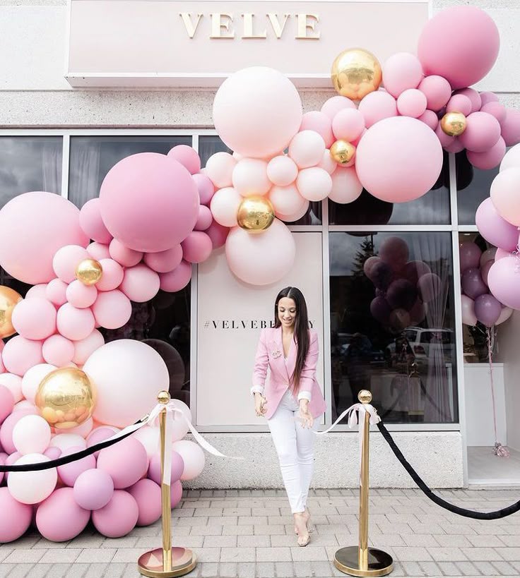 Décoration d'inauguration de boutique par Madame Fuchsia - scénographie élégante et personnalisée pour lancement d'activité ou ouverture de lieu professionnel